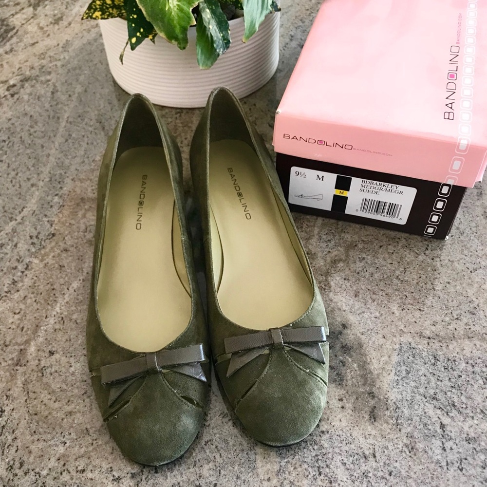 Bandolino Suede Flats/low Pumps NIB, size 9.5